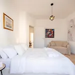 Bari Home アパートホテル