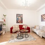 アパートホテル Bari Home 3*