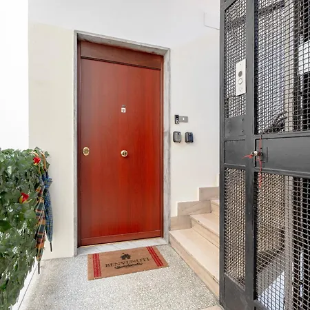 Bari Home Апарт-готель